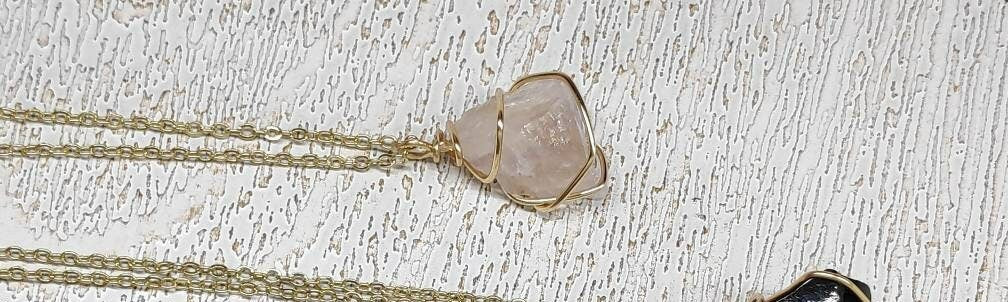 Raw rose quartz pendant Necklace, Healing protection Crystal Pendant, Tiny dainty gorgeous bohemian elegant handmade gemstone jewelry