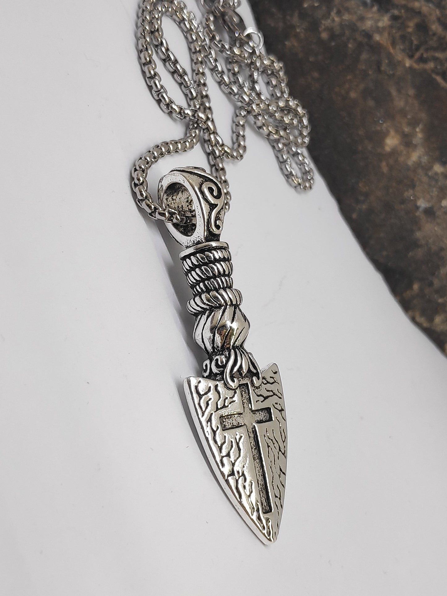 Domineering knight spear and shield cross, weapon arrowhead Pendant, Arrow pendant necklace men Ancient silver colour, retro, trendy jewelry