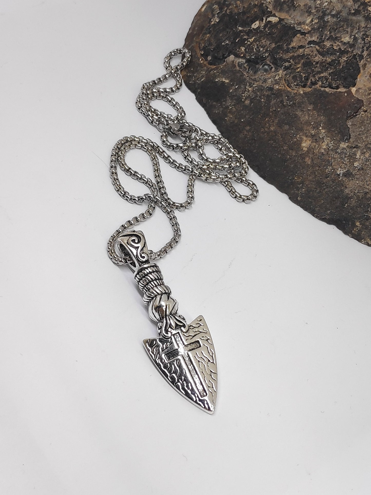 Domineering knight spear and shield cross, weapon arrowhead Pendant, Arrow pendant necklace men Ancient silver colour, retro, trendy jewelry