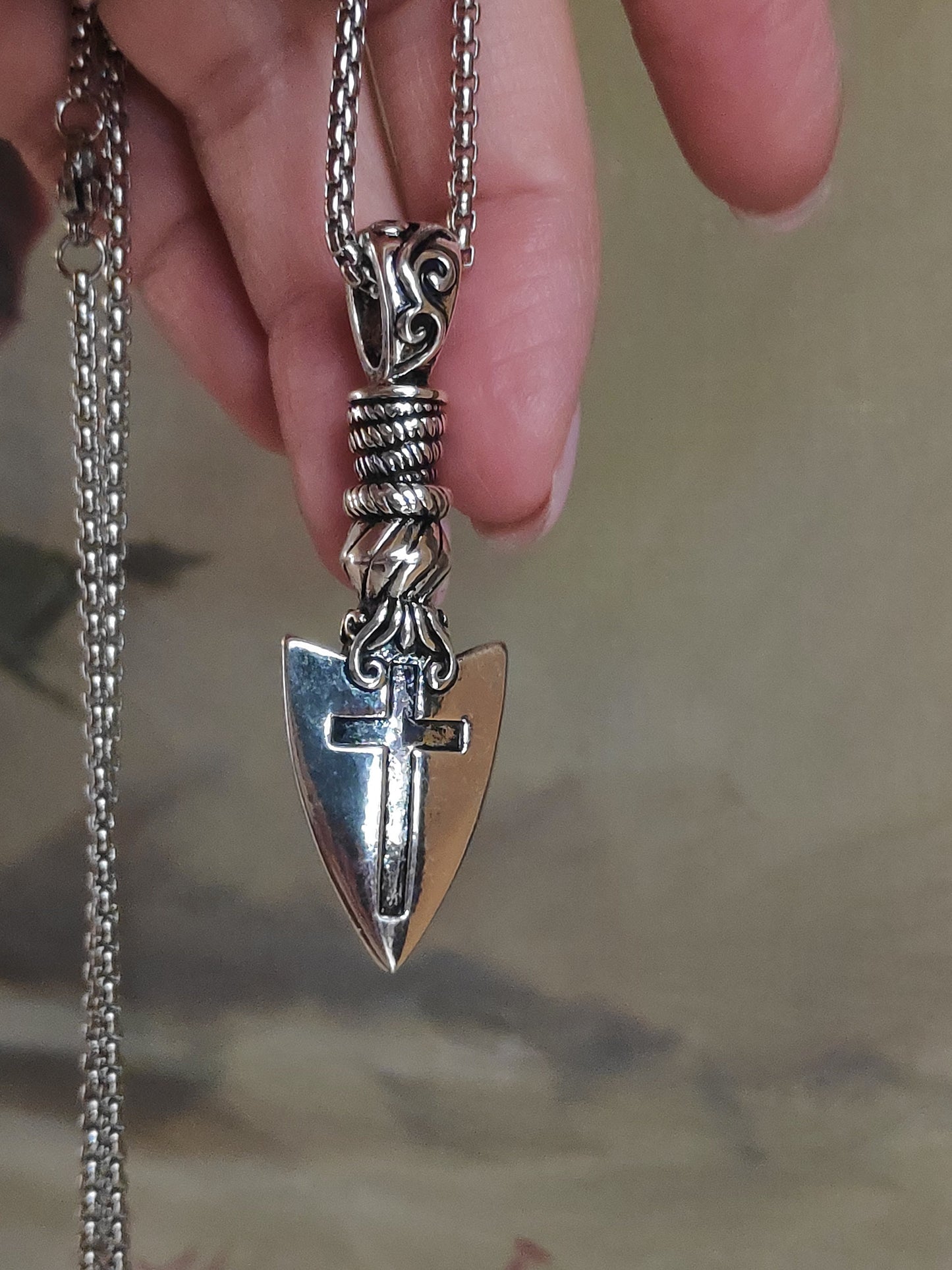 Domineering knight spear and shield cross, weapon arrowhead Pendant, Arrow pendant necklace men Ancient silver colour, retro, trendy jewelry