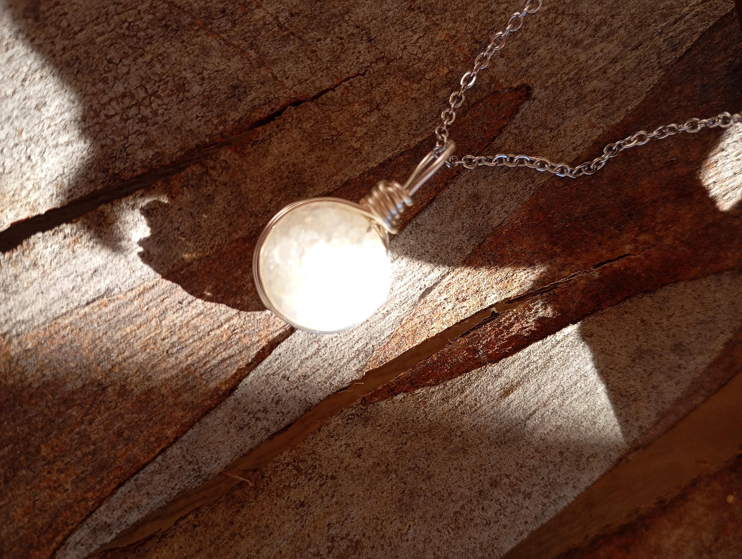 Raw Geode Aura Quartz Crystal Necklace, Wire Wrap Pendant Dainty Pendant Necklace, White Druzy Crystal Cluster, gemstone,Healing stone