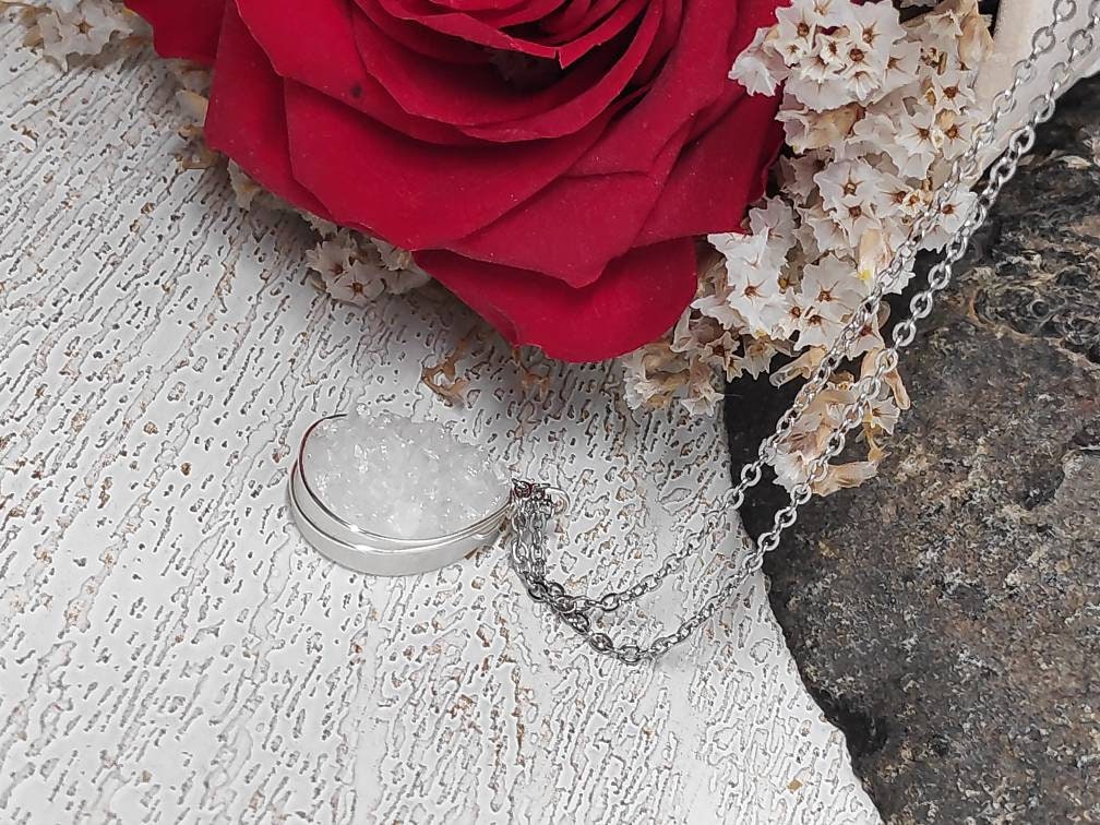 Raw Geode Aura Quartz Crystal Necklace, Wire Wrap Pendant Dainty Pendant Necklace, White Druzy Crystal Cluster, gemstone,Healing stone