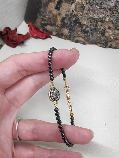 Hematite Bracelet, Faceted Hematite beaded bracelet, Healing Stone Charm Bracelet, Grounding bracelet , Protection Bracelet Gemstone