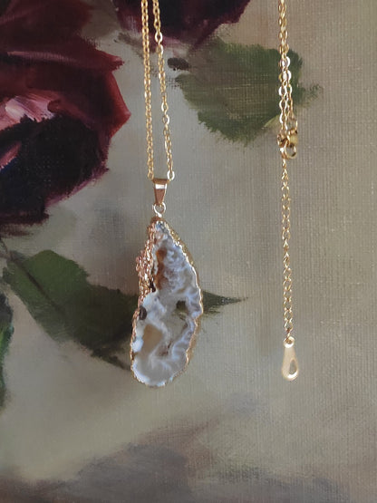 Agate Geode slice Pendant Necklace Beautiful Electroplated Brown Agate   necklace, Healing Gorgeous Dainty Necklace natural Gemstone druzy