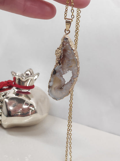 Agate Geode slice Pendant Necklace Beautiful Electroplated Brown Agate   necklace, Healing Gorgeous Dainty Necklace natural Gemstone druzy