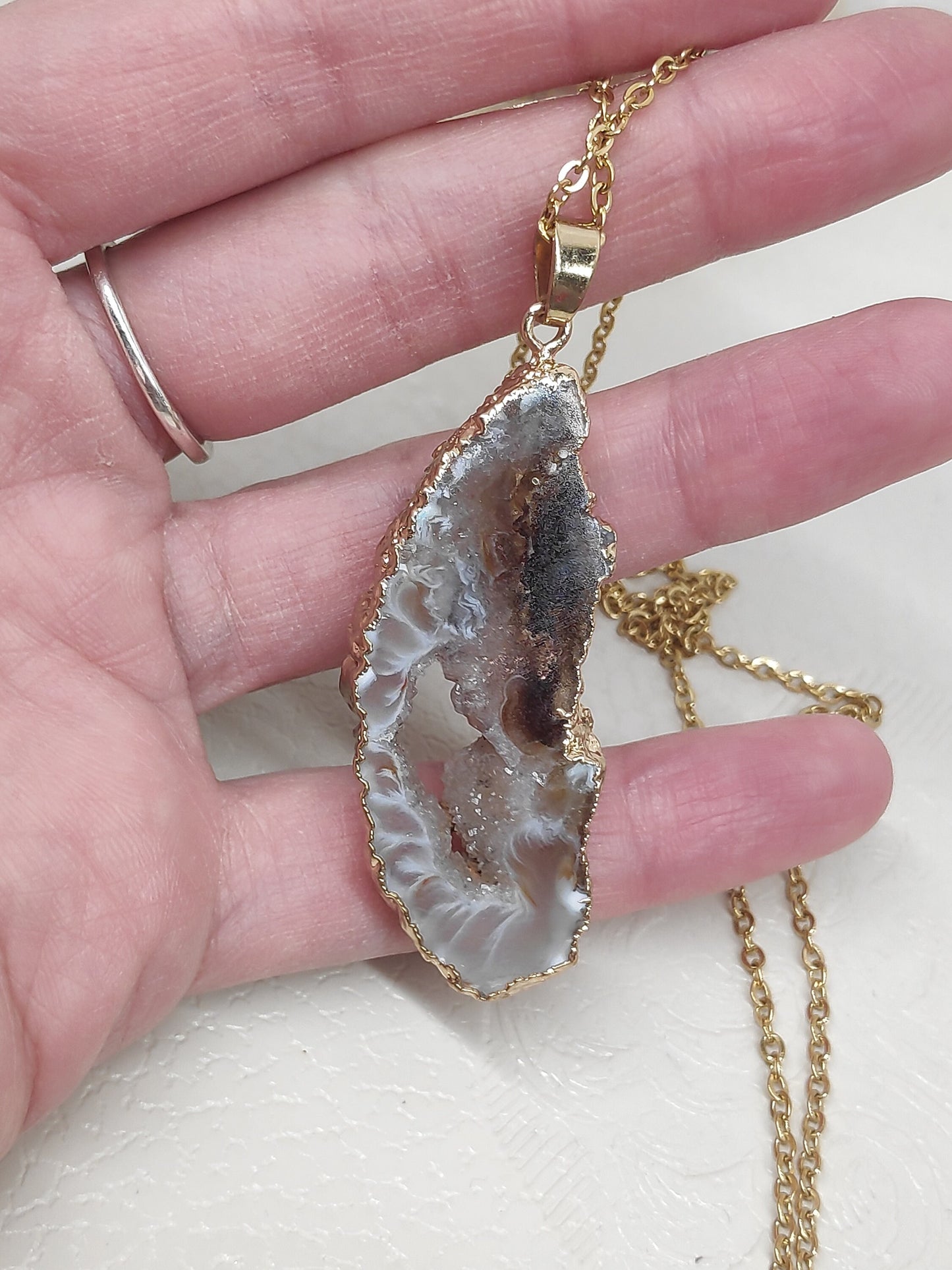 Agate Geode slice Pendant Necklace Beautiful Electroplated Brown Agate   necklace, Healing Gorgeous Dainty Necklace natural Gemstone druzy