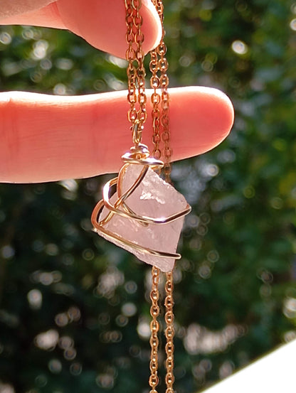 Raw rose quartz pendant Necklace, Healing protection Crystal Pendant, Tiny dainty gorgeous bohemian elegant handmade gemstone jewelry