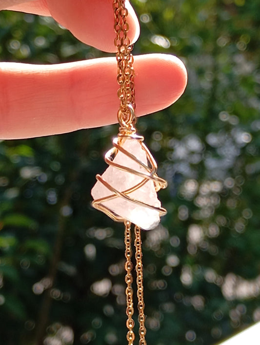 Raw rose quartz pendant Necklace, Healing protection Crystal Pendant, Tiny dainty gorgeous bohemian elegant handmade gemstone jewelry