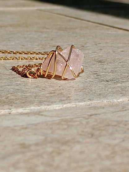 Raw rose quartz pendant Necklace, Healing protection Crystal Pendant, Tiny dainty gorgeous bohemian elegant handmade gemstone jewelry