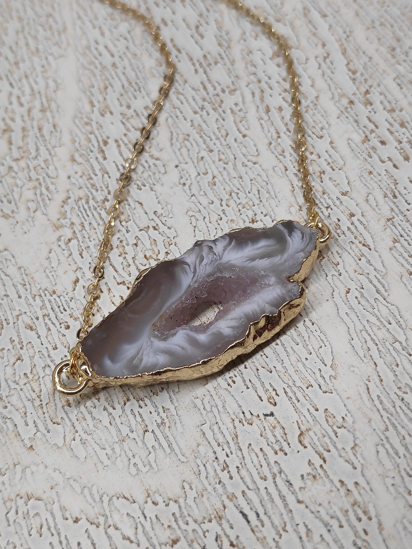 Raw Lace Agate slice Beautiful Geode, Druzy Pendant Necklace Healing, Gorgeous Elegant Dainty Necklace for women Gemstone