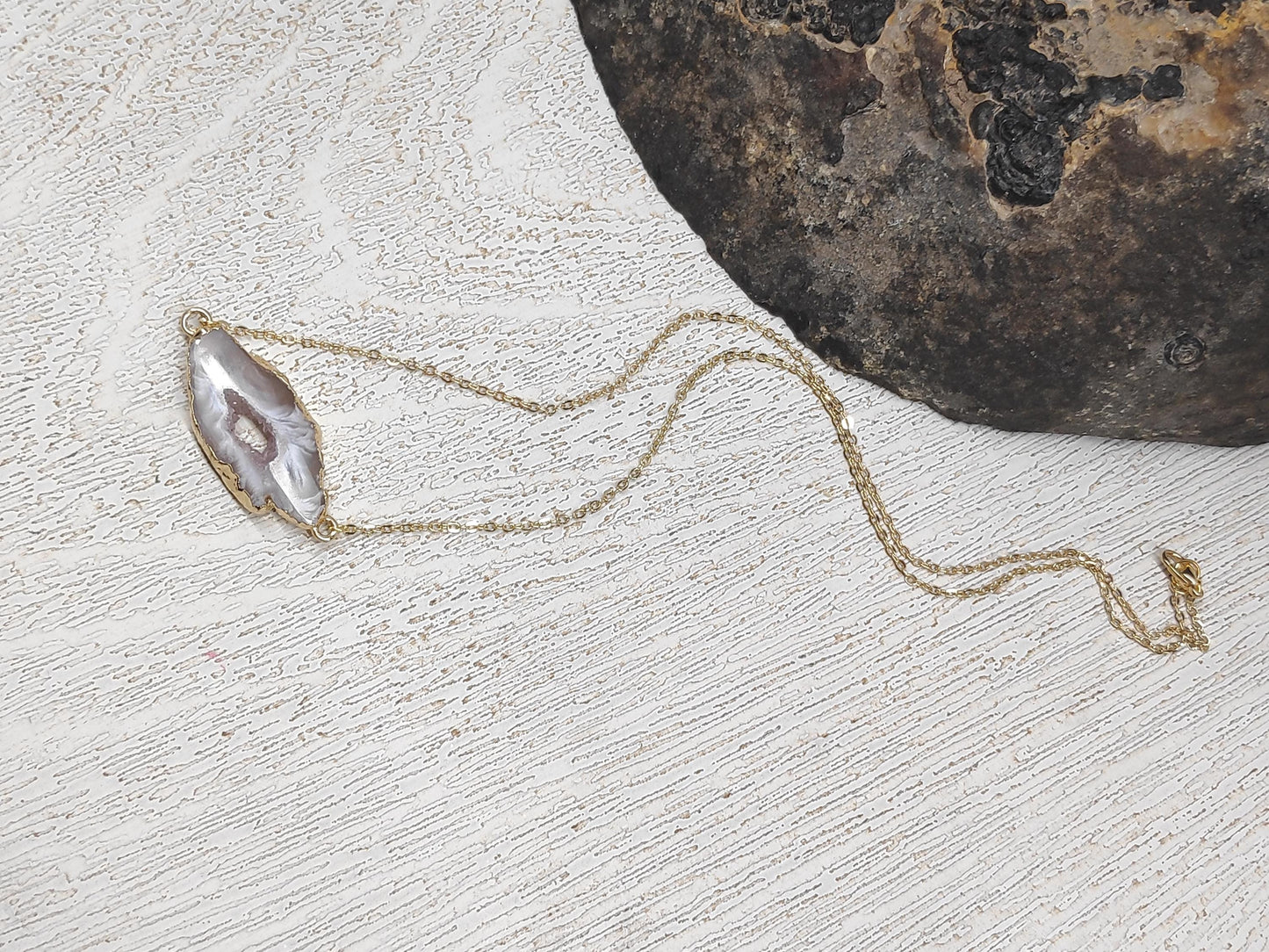 Raw Lace Agate slice Beautiful Geode, Druzy Pendant Necklace Healing, Gorgeous Elegant Dainty Necklace for women Gemstone