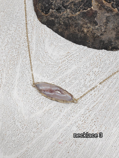 Raw Lace Agate slice Beautiful Geode, Druzy Pendant Necklace Healing, Gorgeous Elegant Dainty Necklace for women Gemstone