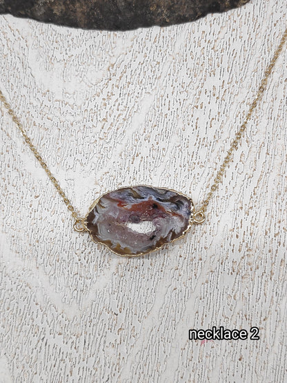Raw Lace Agate slice Beautiful Geode, Druzy Pendant Necklace Healing, Gorgeous Elegant Dainty Necklace for women Gemstone