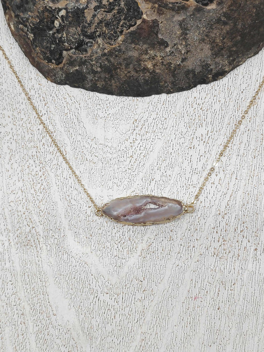 Raw Lace Agate slice Beautiful Geode, Druzy Pendant Necklace Healing, Gorgeous Elegant Dainty Necklace for women Gemstone