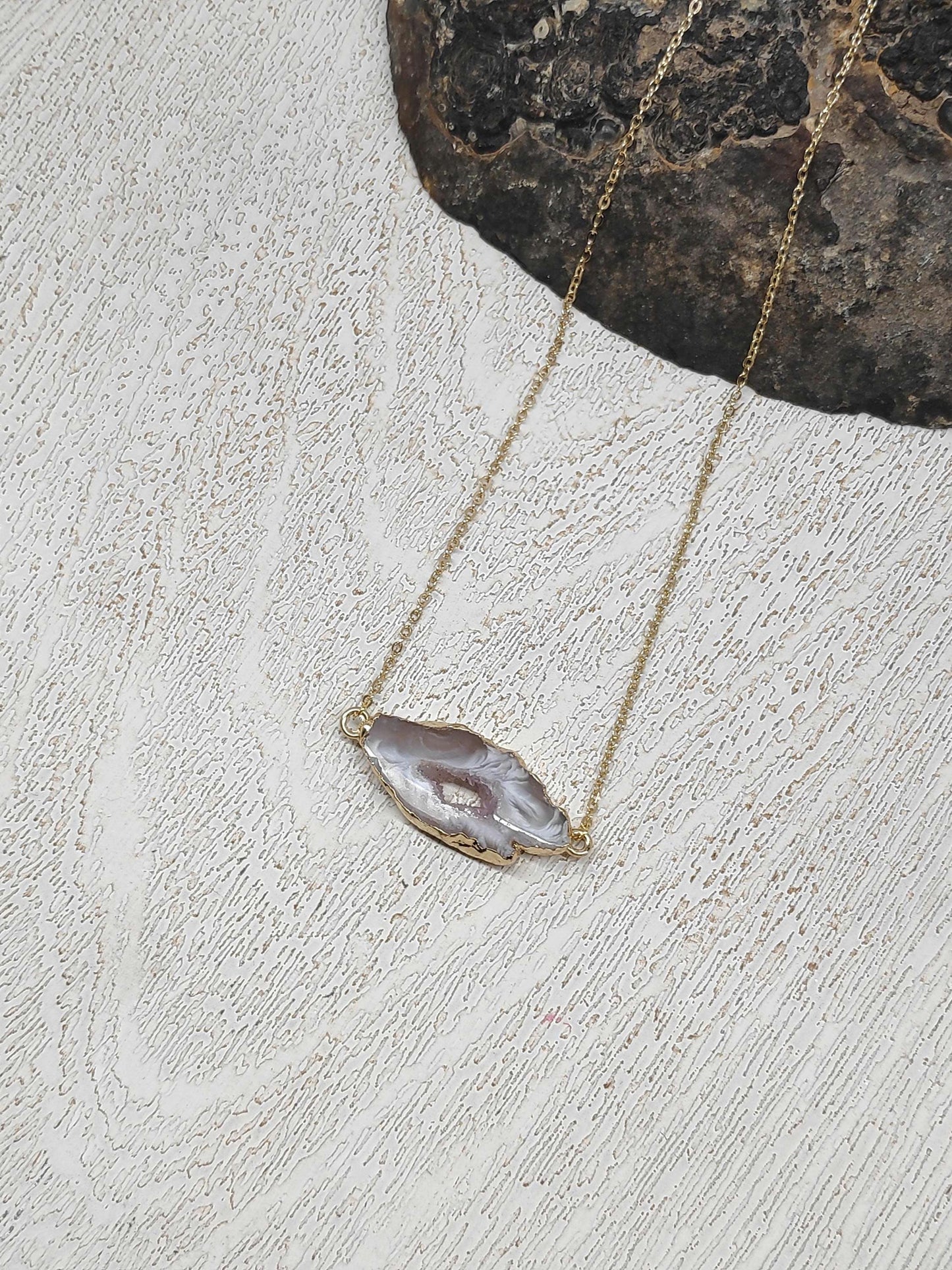 Raw Lace Agate slice Beautiful Geode, Druzy Pendant Necklace Healing, Gorgeous Elegant Dainty Necklace for women Gemstone