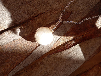 Raw Geode Aura Quartz Crystal Necklace, Wire Wrap Pendant Dainty Pendant Necklace, White Druzy Crystal Cluster, gemstone,Healing stone