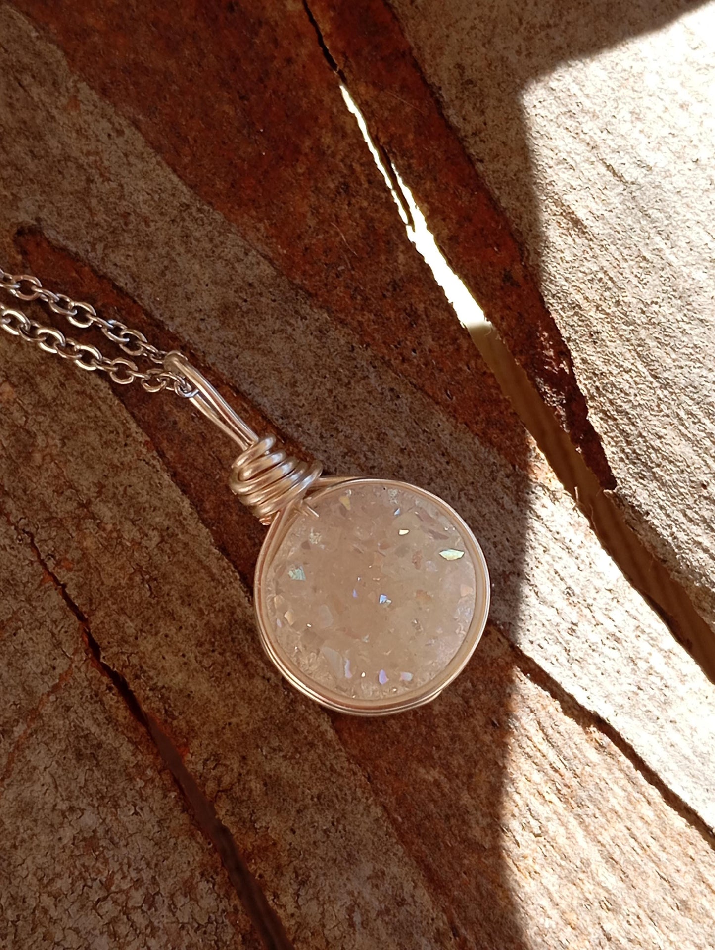 Raw Geode Aura Quartz Crystal Necklace, Wire Wrap Pendant Dainty Pendant Necklace, White Druzy Crystal Cluster, gemstone,Healing stone
