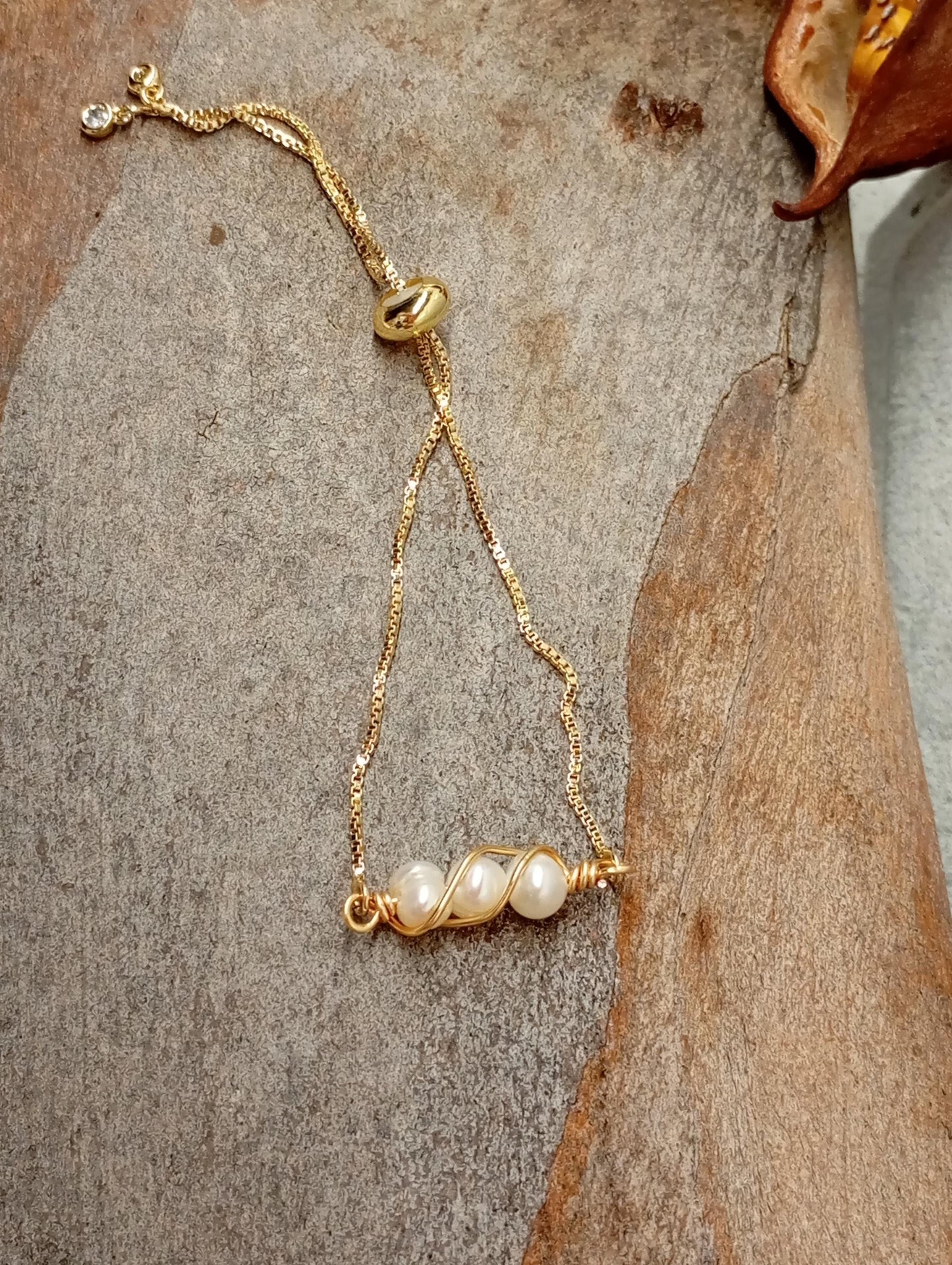Three freshwater pearls Bracelet with wire wrap, adjustable bracelet, charm, party, wedding, exquisite , fashion, gift for girlfriend