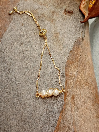 Three freshwater pearls Bracelet with wire wrap, adjustable bracelet, charm, party, wedding, exquisite , fashion, gift for girlfriend
