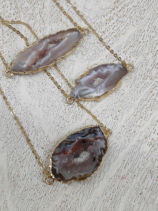 Raw Lace Agate slice Beautiful Geode, Druzy Pendant Necklace Healing, Gorgeous Elegant Dainty Necklace for women Gemstone