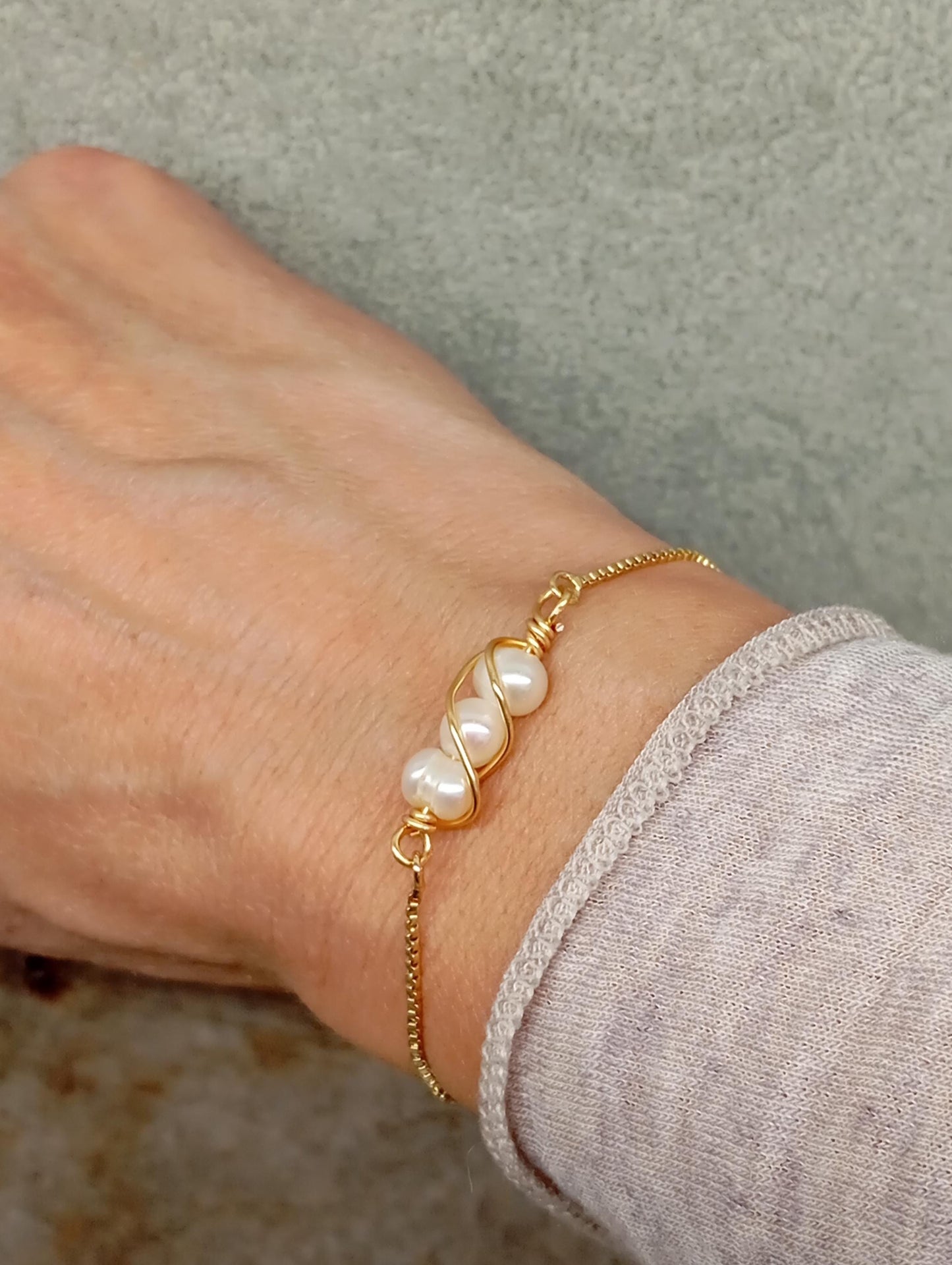 Three freshwater pearls Bracelet with wire wrap, adjustable bracelet, charm, party, wedding, exquisite , fashion, gift for girlfriend