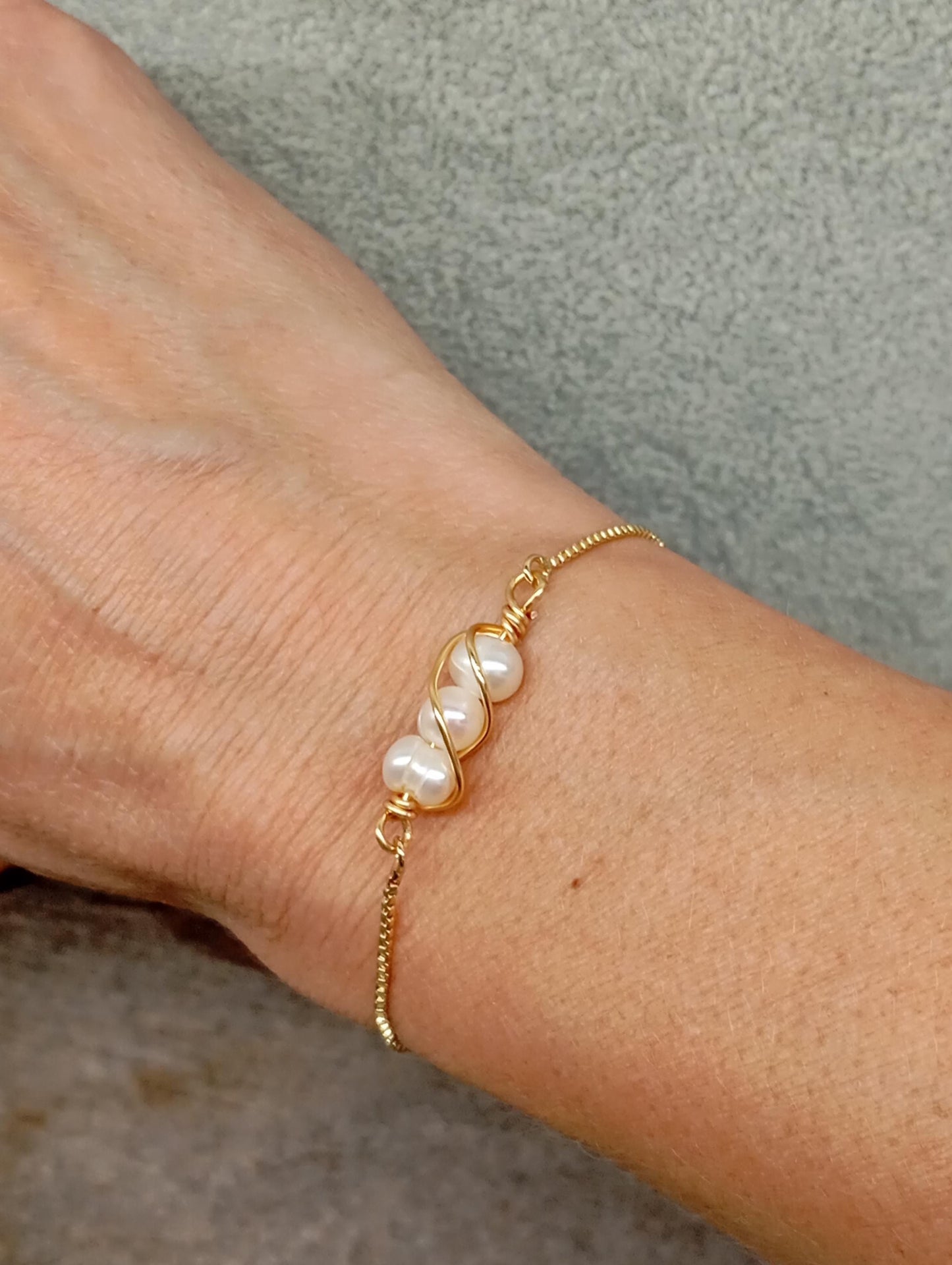 Three freshwater pearls Bracelet with wire wrap, adjustable bracelet, charm, party, wedding, exquisite , fashion, gift for girlfriend